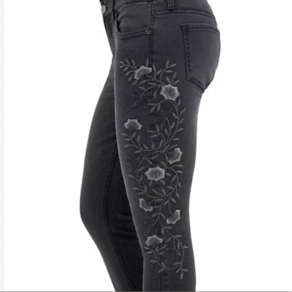 Seven7 Black Skinny Jeans with Floral Embr…